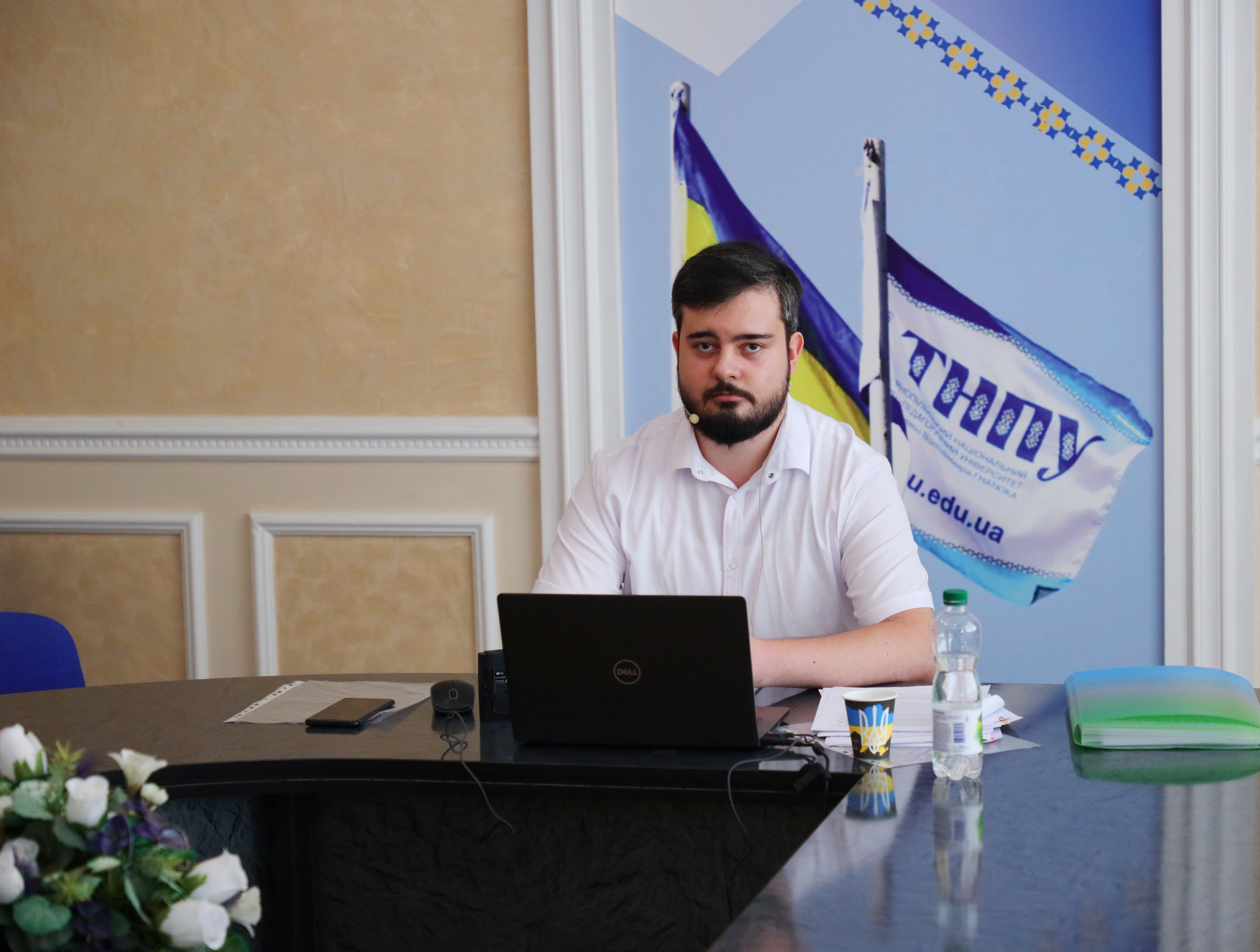 Знак Віталій Михайлович - доктор філософії з галузі знань 03 «Гуманітарні науки» зі спеціальності 032 «Історія та археологія»